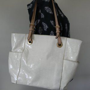 MICHAEL KORS JET SET LOGO WHITE PATENT LEATHER TOTE
